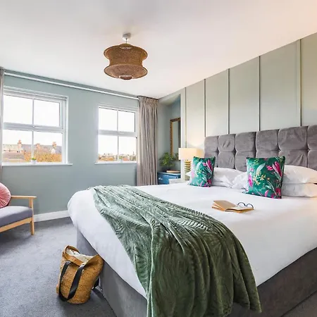 Penthouse Quiet Escape Sleeps 4