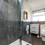 Penthouse Quiet Escape Sleeps 4 Scarborough