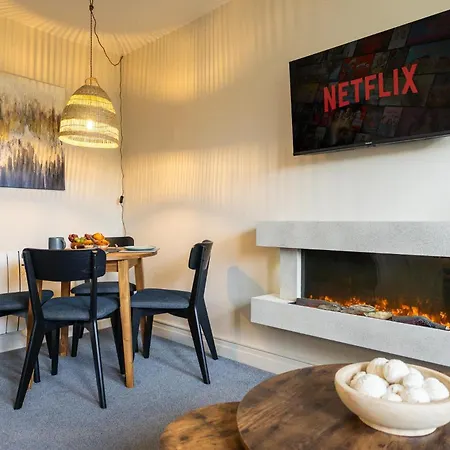 Penthouse Quiet Escape Sleeps 4