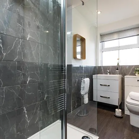 Penthouse Quiet Escape Sleeps 4 Scarborough