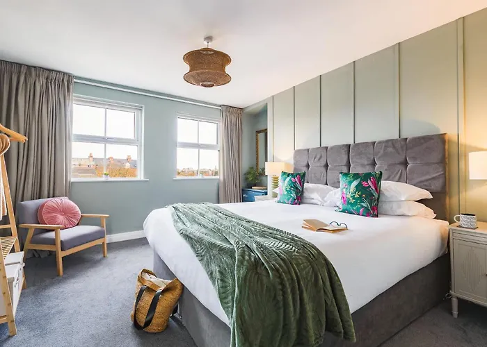 Penthouse Quiet Escape Sleeps 4