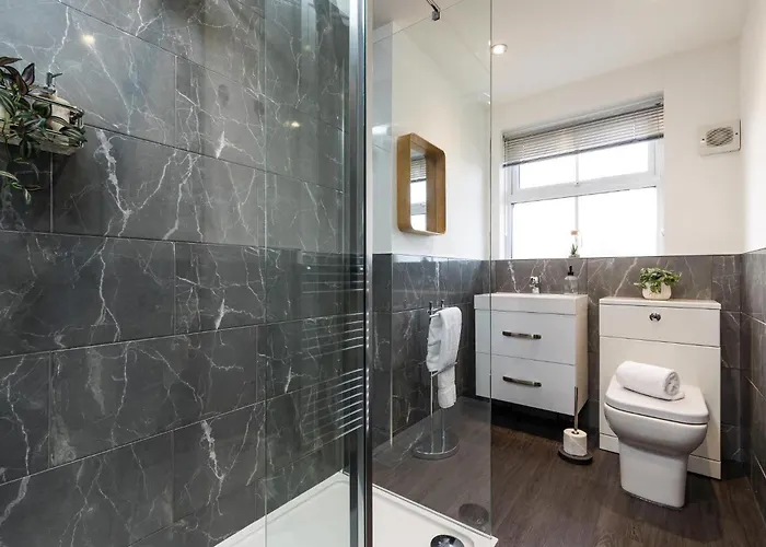 Penthouse Quiet Escape Sleeps 4 Scarborough