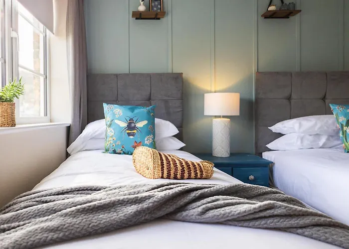 Penthouse Quiet Escape Sleeps 4 Scarborough