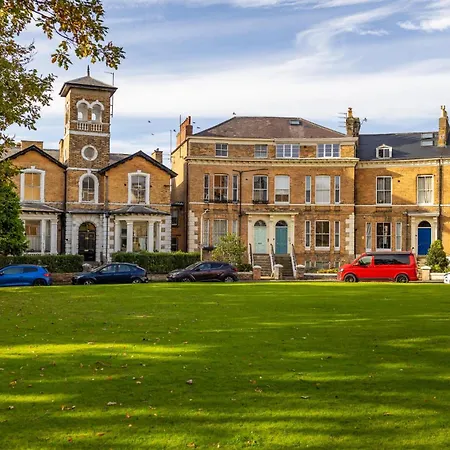 Penthouse Quiet Escape Sleeps 4